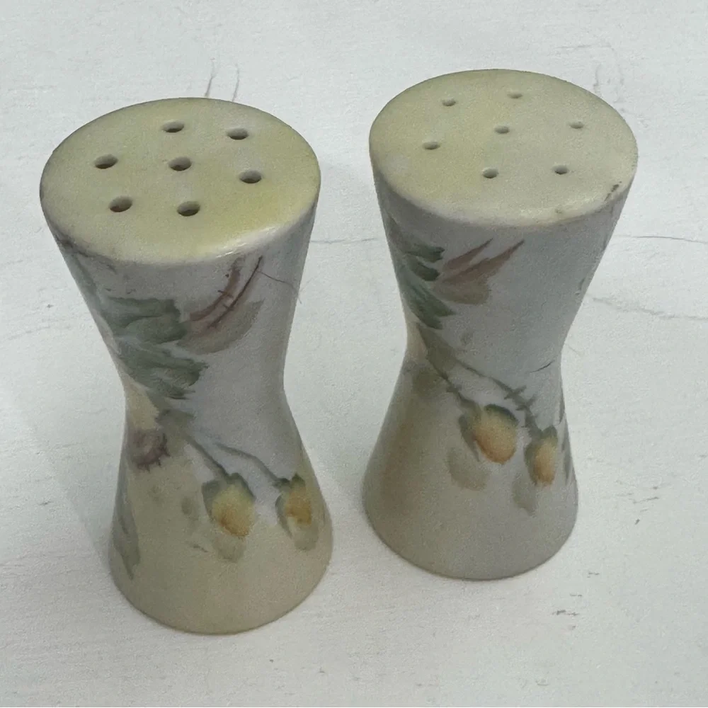 Vintage Karen Donleavy K.D. Signed Salt And Pepper Shaker Set Floral